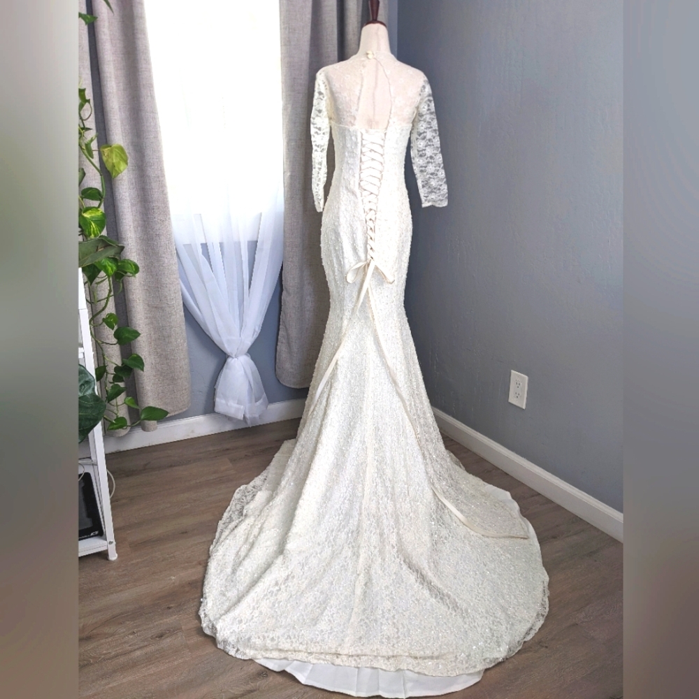 Vintage Trumpet/Mermaid V-Neck Court Train Lace & Beaded Wedding Dress - Picture 9 of 9